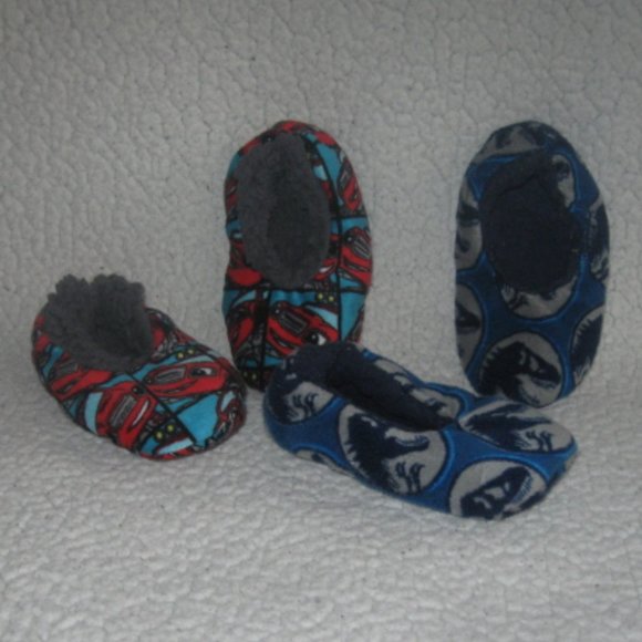 5/$30 Boys Viacom Slip On Fuzzy Slippers - Picture 1 of 3
